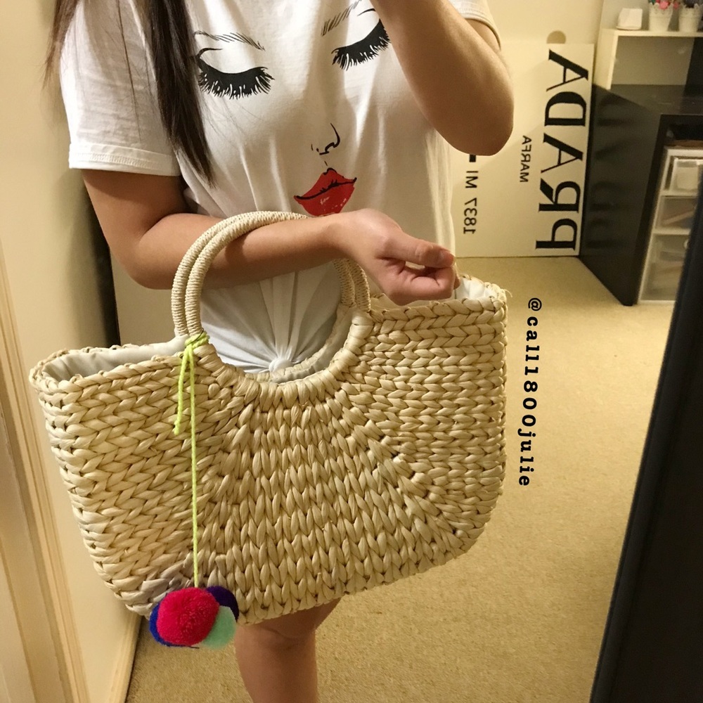 Pom Pom Straw Bag